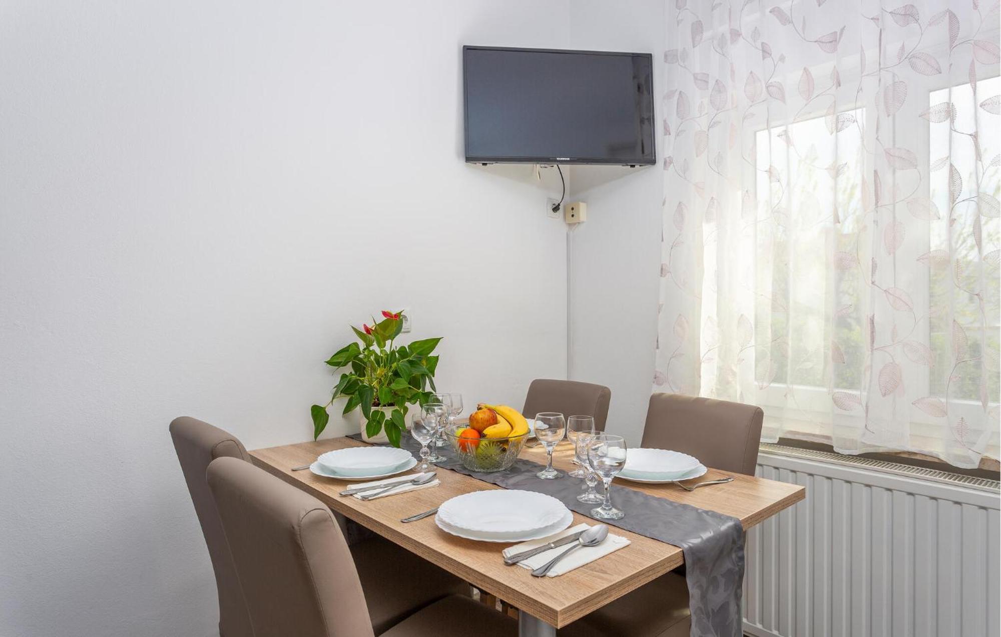 Stunning Apartment In Krk With Kitchen Krk Town Exteriér fotografie
